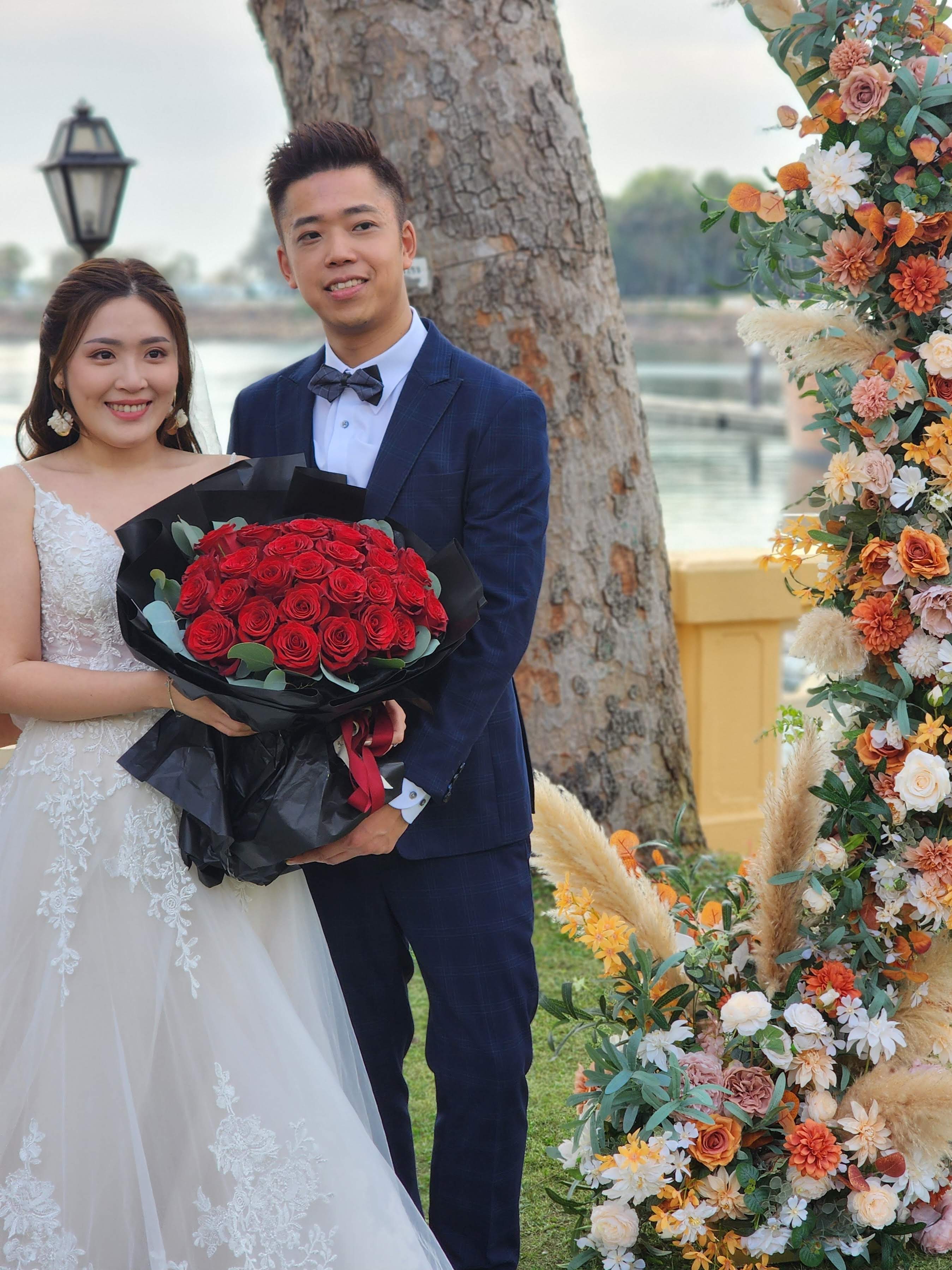婚禮佈置
​新娘花球
​婚禮花藝設計
​結婚花球訂製
​婚宴鮮花佈置
​襟花及手花
​花車佈置
​求婚花束
​週年紀念花束
​教堂婚禮花飾
​地區與服務優勢
​香港網上花店
​屯門花店
​全港送花服務
​即日送花
​婚禮花藝套餐
​風格與進階詞彙
​歐式花藝
​絲花花球 (若有提供)
​保鮮花禮盒
​開張花籃
​Lavish Florist 婚禮花藝