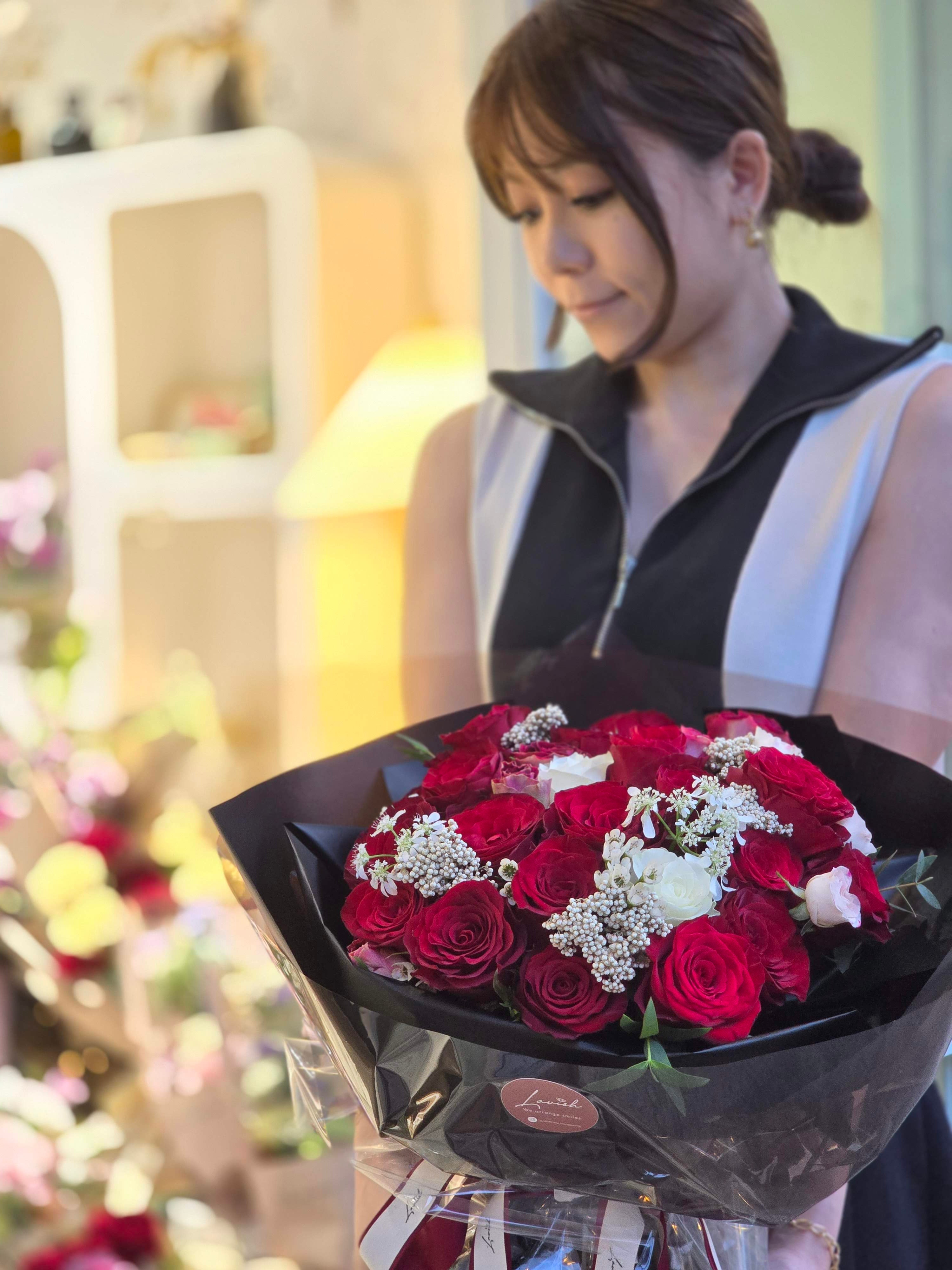 婚禮佈置
​新娘花球
​婚禮花藝設計
​結婚花球訂製
​婚宴鮮花佈置
​襟花及手花
​花車佈置
​求婚花束
​週年紀念花束
​教堂婚禮花飾
​地區與服務優勢
​香港網上花店
​屯門花店
​全港送花服務
​即日送花
​婚禮花藝套餐
​風格與進階詞彙
​歐式花藝
​絲花花球 (若有提供)
​保鮮花禮盒
​開張花籃
​Lavish Florist 婚禮花藝