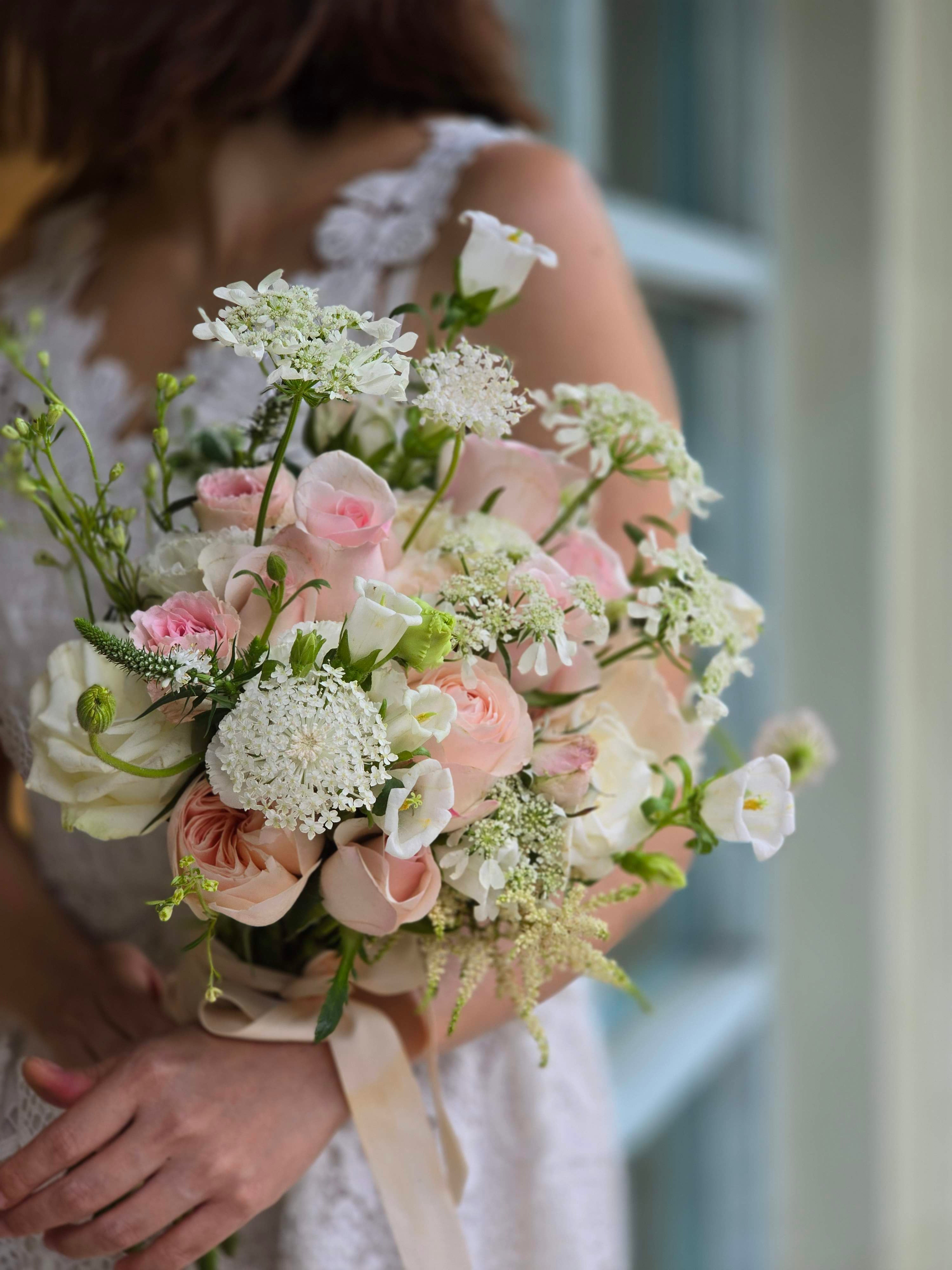 婚禮佈置
​新娘花球
​婚禮花藝設計
​結婚花球訂製
​婚宴鮮花佈置
​襟花及手花
​花車佈置
​求婚花束
​週年紀念花束
​教堂婚禮花飾
​地區與服務優勢
​香港網上花店
​屯門花店
​全港送花服務
​即日送花
​婚禮花藝套餐
​風格與進階詞彙
​歐式花藝
​絲花花球 (若有提供)
​保鮮花禮盒
​開張花籃
​Lavish Florist 婚禮花藝