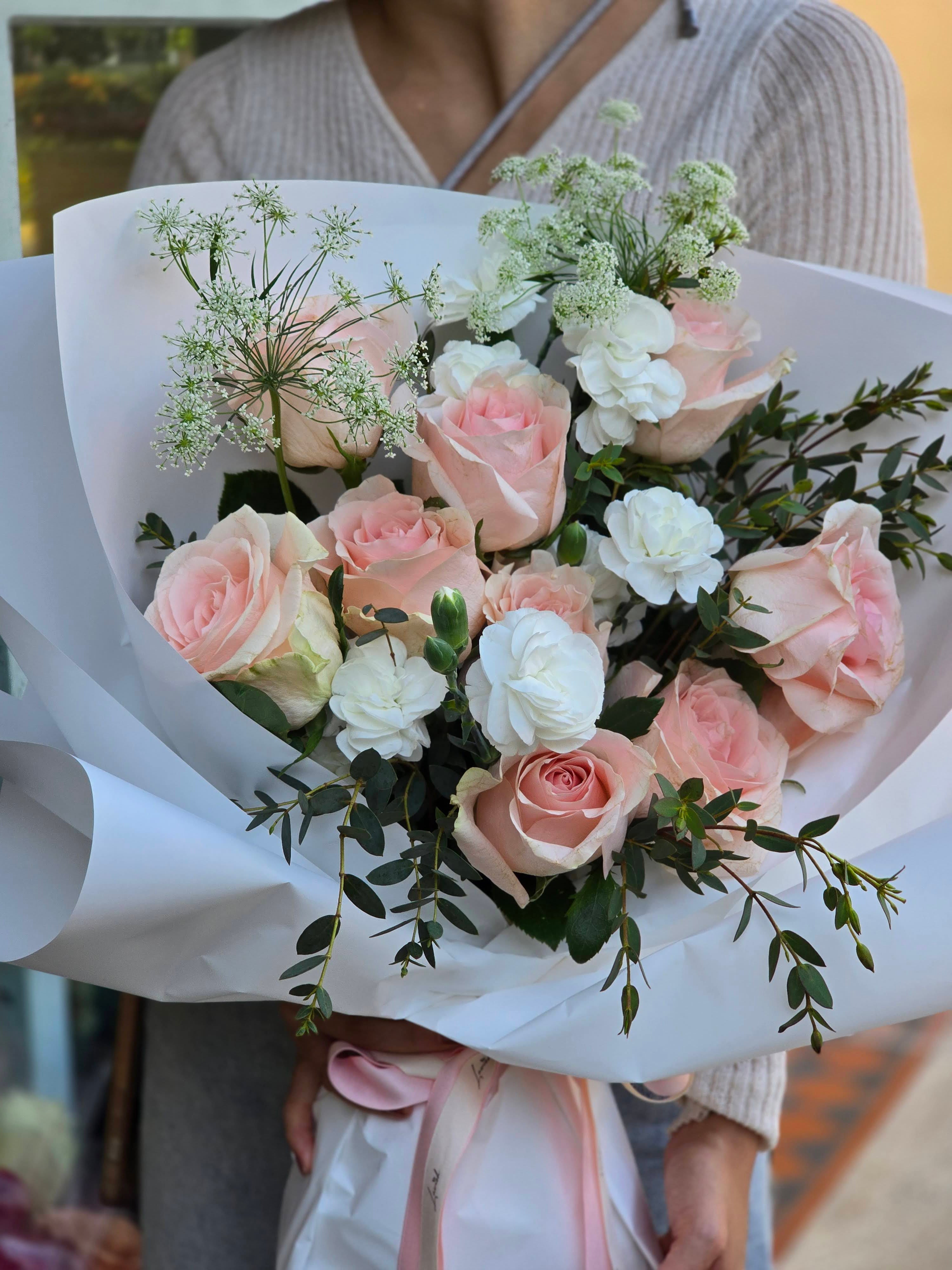 婚禮佈置
​新娘花球
​婚禮花藝設計
​結婚花球訂製
​婚宴鮮花佈置
​襟花及手花
​花車佈置
​求婚花束
​週年紀念花束
​教堂婚禮花飾
​地區與服務優勢
​香港網上花店
​屯門花店
​全港送花服務
​即日送花
​婚禮花藝套餐
​風格與進階詞彙
​歐式花藝
​絲花花球 (若有提供)
​保鮮花禮盒
​開張花籃
​Lavish Florist 婚禮花藝